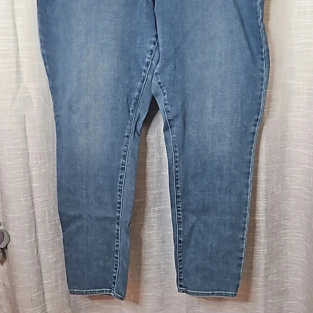 LEVI JEANS - Picture 3 of 8